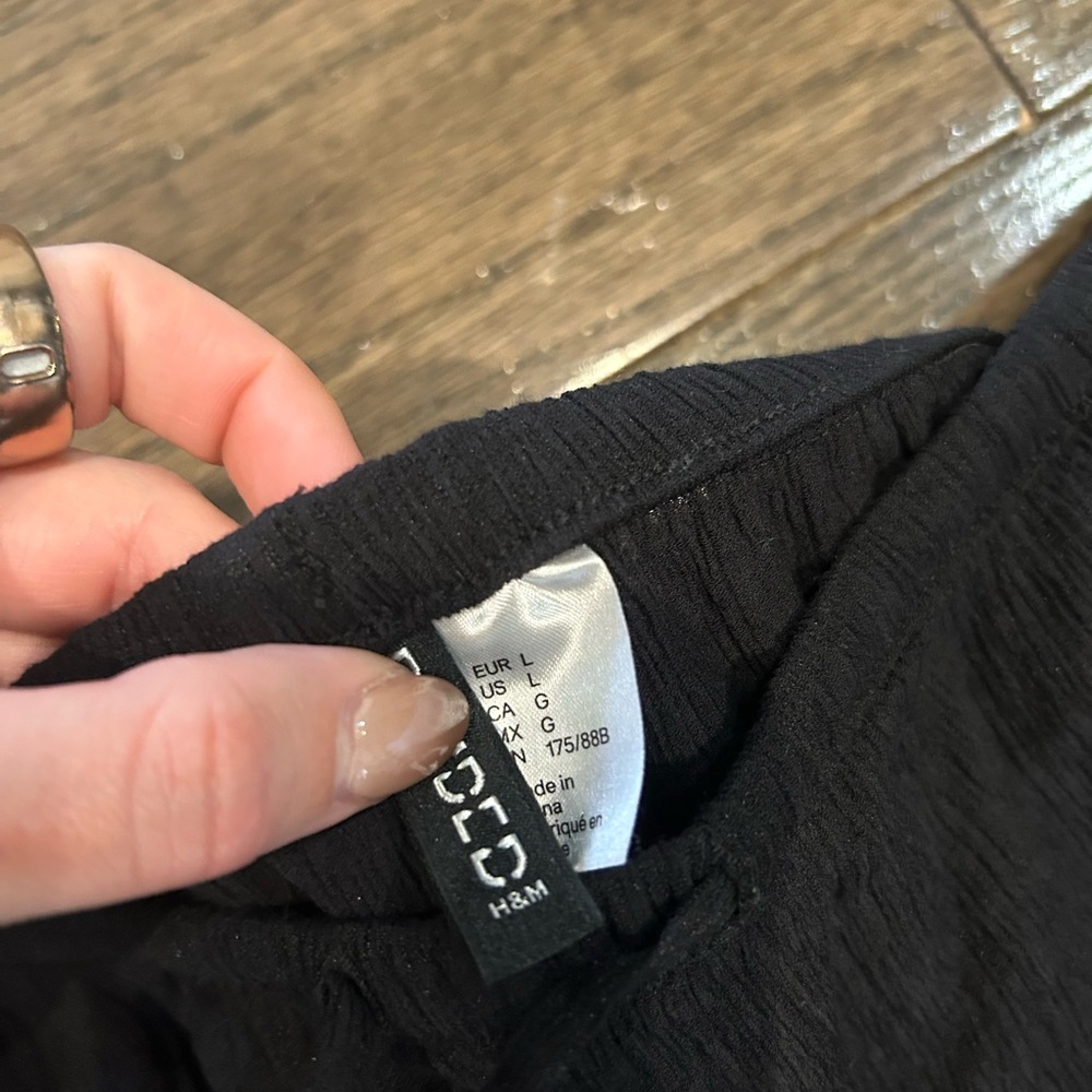 H&M Flowy Pants - Picture 3 of 3